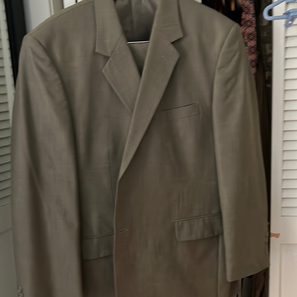 Mens 2 piece suit very light shade of green. Sharp!